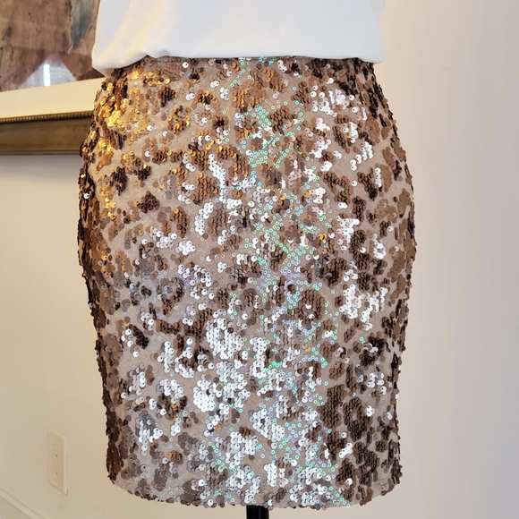 Joie Sequin Nude Tonal Mini Skirt $428 - Picture 1 of 13